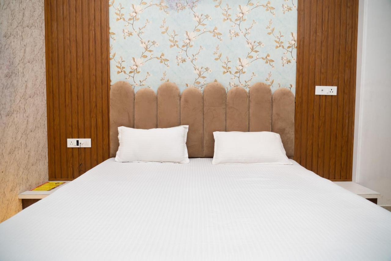 Holy Land Otel Varanasi Dış mekan fotoğraf