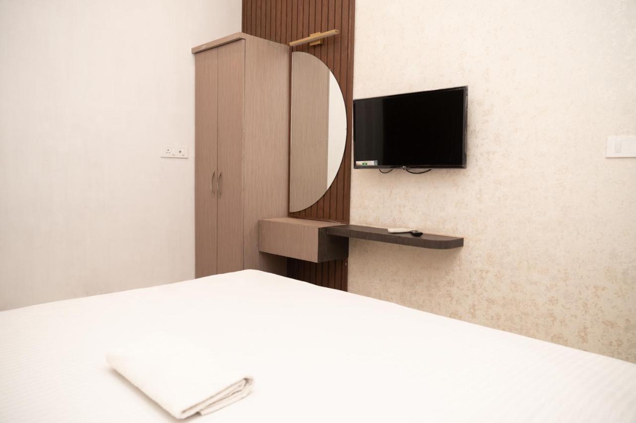 Holy Land Otel Varanasi Dış mekan fotoğraf