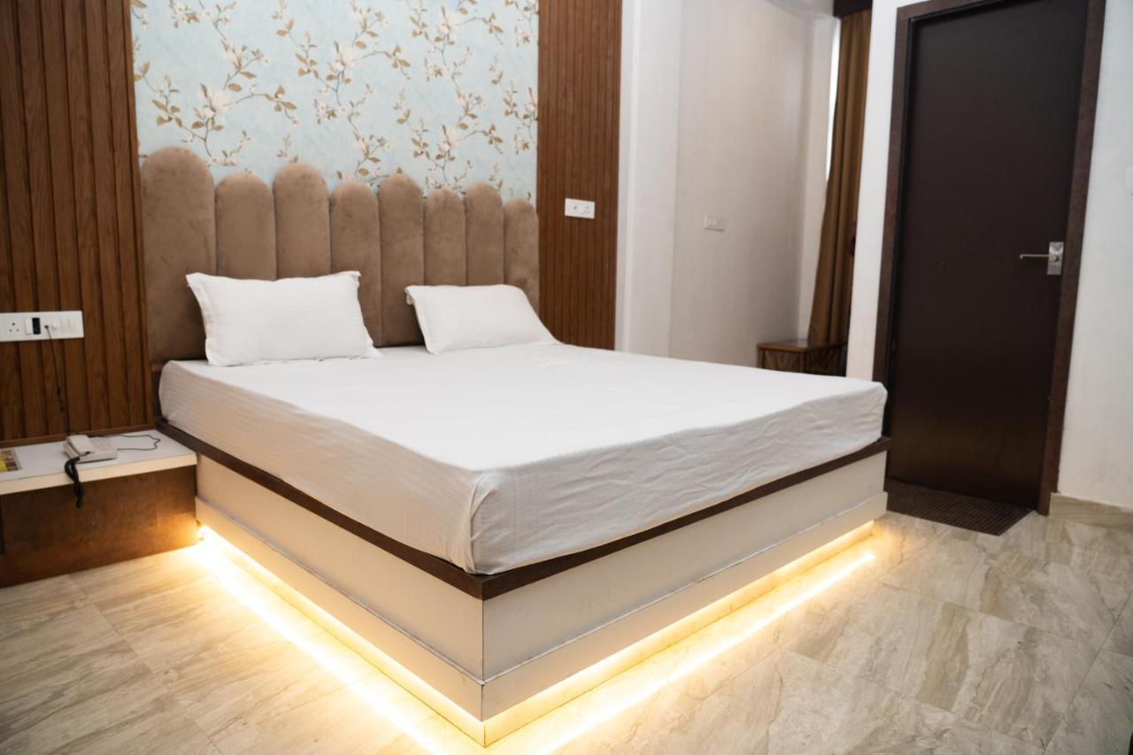 Holy Land Otel Varanasi Dış mekan fotoğraf