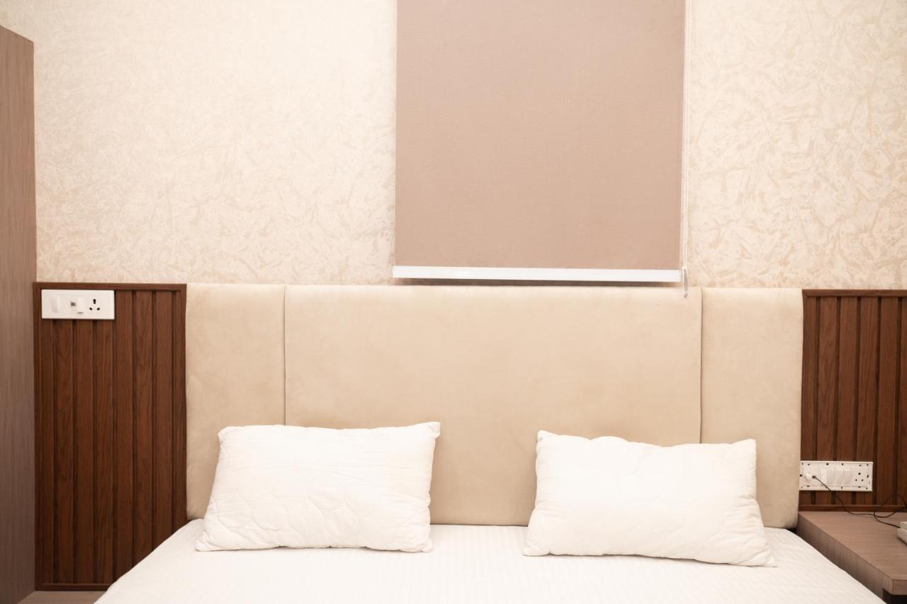 Holy Land Otel Varanasi Dış mekan fotoğraf